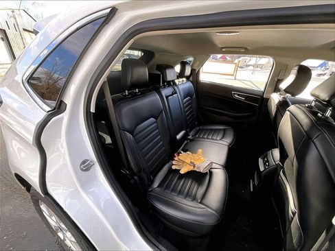 Used 2022 Ford Edge SEL image 16