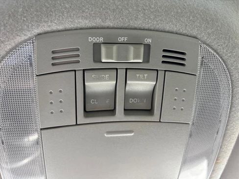 Used 2013 Toyota Corolla LE image 24