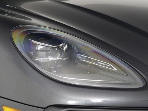 Certified 2026 Porsche Macan AWD/4WD image 28