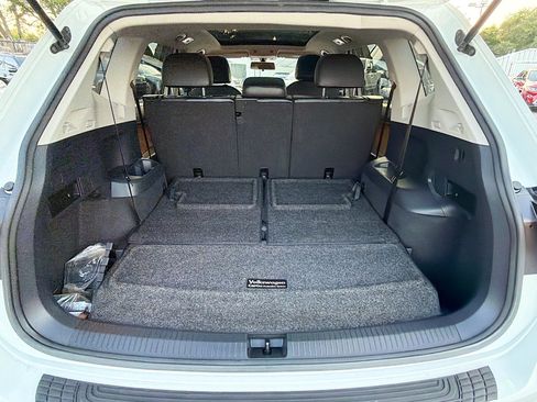 Used 2019 Volkswagen Tiguan SE w/ Panoramic Sunroof Package AWD/4WD image 11