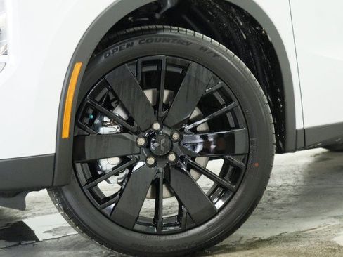 New 2026 Mitsubishi Outlander LE FWD image 3