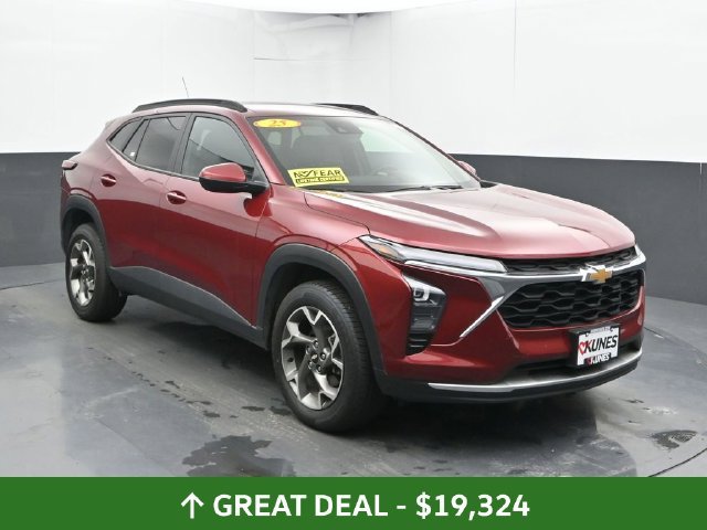 Used 2025 Chevrolet Trax LT FWD image 7
