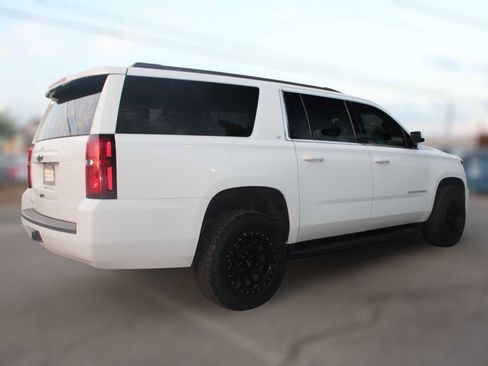 Used 2019 Chevrolet Suburban LT image 12