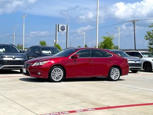 Used 2013 Lexus ES 350 w/ Luxury Pkg FWD image 2