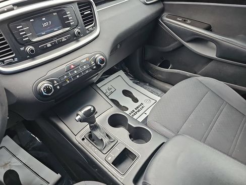 Used 2017 Kia Sorento FWD image 28