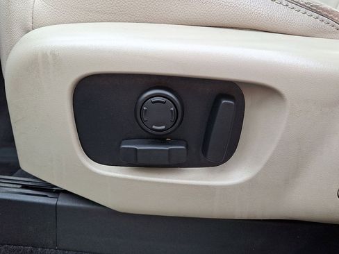 Used 2020 Land Rover Discovery Landmark image 18