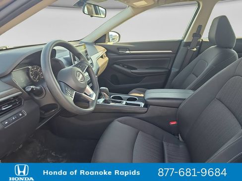 Used 2023 Nissan Altima 2.5 SV FWD image 10
