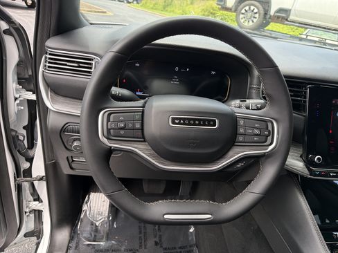 Used 2024 Jeep Wagoneer L Series II w/ Flexible Seating Group AWD/4WD image 25