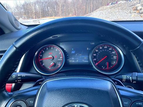 Used 2019 Toyota Camry XSE image 18