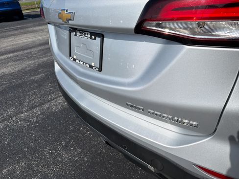 Used 2022 Chevrolet Equinox Premier AWD/4WD image 12