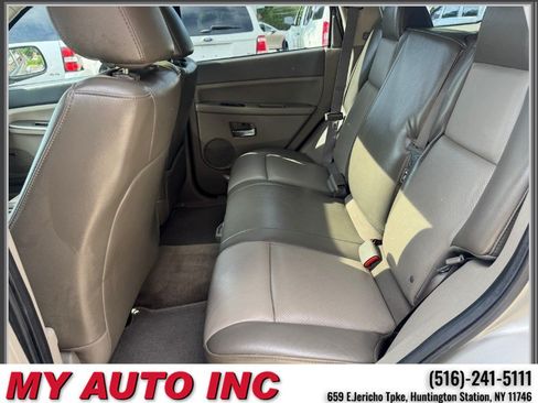 Used 2009 Jeep Grand Cherokee Laredo AWD/4WD image 33
