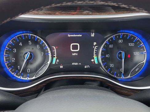 Used 2024 Chrysler Pacifica Limited image 21