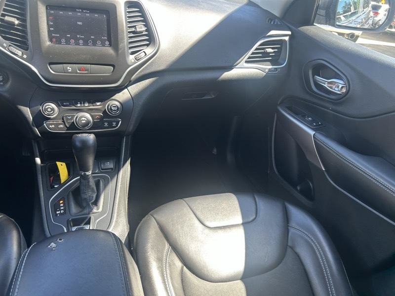Used 2019 Jeep Cherokee Latitude Plus FWD image 13