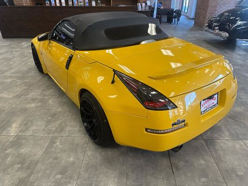 Used 2005 Nissan 350Z Touring RWD image 7