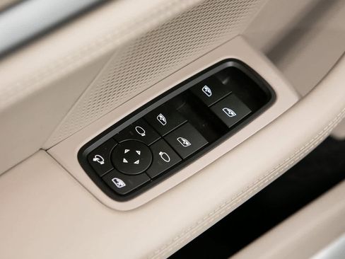 Certified 2025 Porsche Taycan image 18