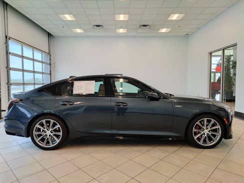 Used 2020 Cadillac CT5 V w/ Platinum Package RWD image 2