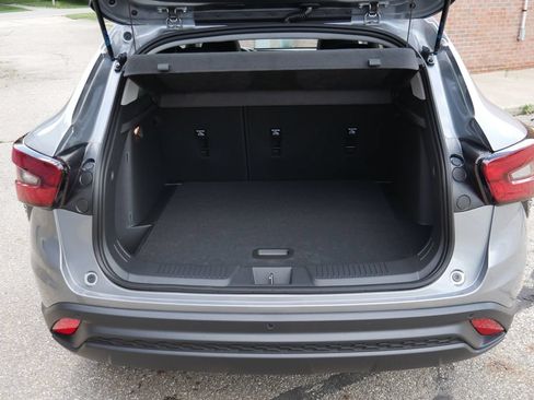 New 2026 Chevrolet Trax LT w/ Sunroof Package FWD image 8