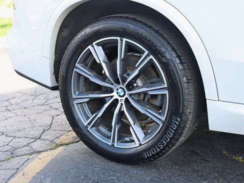 Used 2019 BMW X5 xDrive40i w/ M Sport Package AWD/4WD image 6