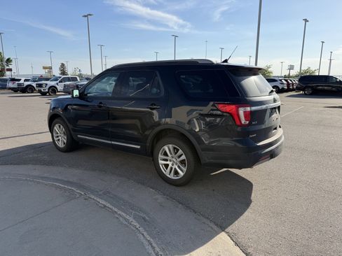 Used 2019 Ford Explorer XLT w/ Equipment Group 202A AWD/4WD image 3