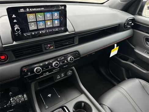 New 2025 Honda Pilot TrailSport image 28