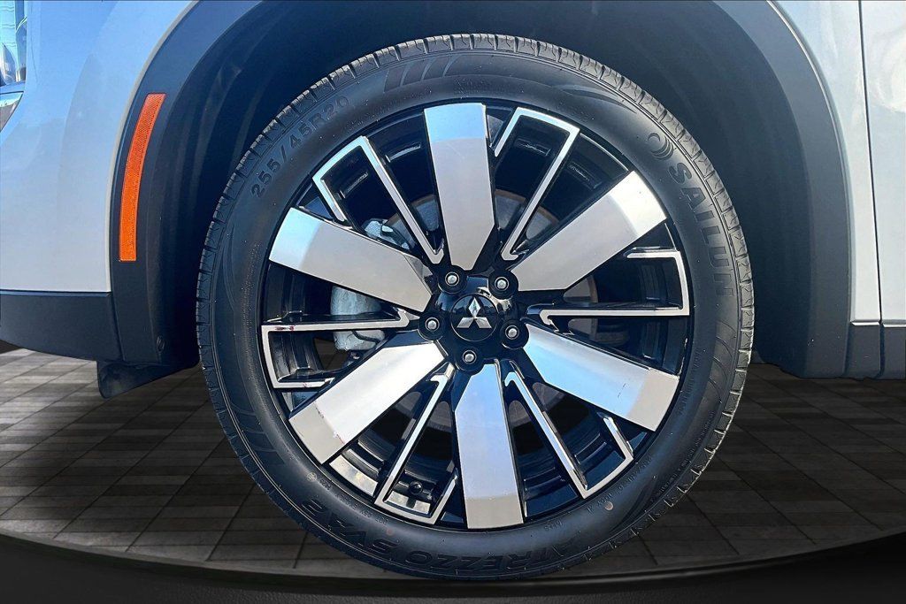 Used 2025 Mitsubishi Outlander SE AWD/4WD image 9