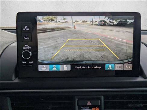 Used 2025 Honda Pilot EX-L image 14