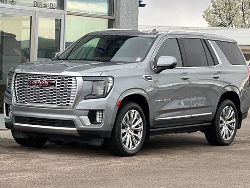 Used 2024 GMC Yukon Denali w/ Advanced Technology Package AWD/4WD image 9