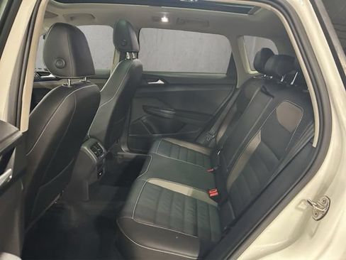 Used 2022 Volkswagen Taos SEL w/ Panoramic Sunroof Package AWD/4WD image 9