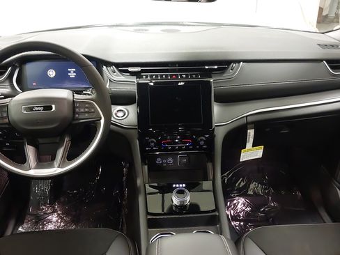 New 2025 Jeep Grand Cherokee Altitude image 26