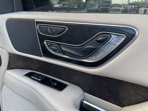 Used 2019 Lincoln Navigator L Reserve image 38