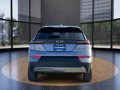 Used 2022 Chevrolet Bolt EUV LT w/ Convenience Package image 4