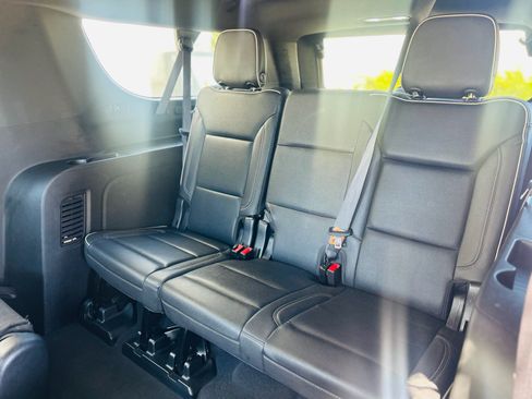 Used 2023 Chevrolet Suburban Premier AWD/4WD image 34
