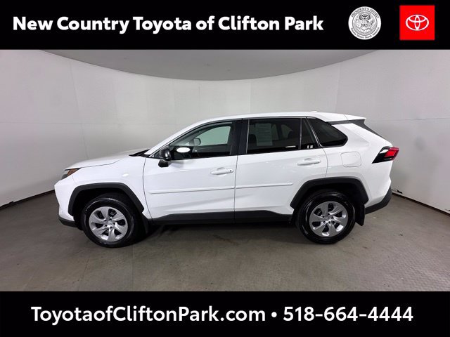 Used 2023 Toyota RAV4 LE AWD/4WD image 4