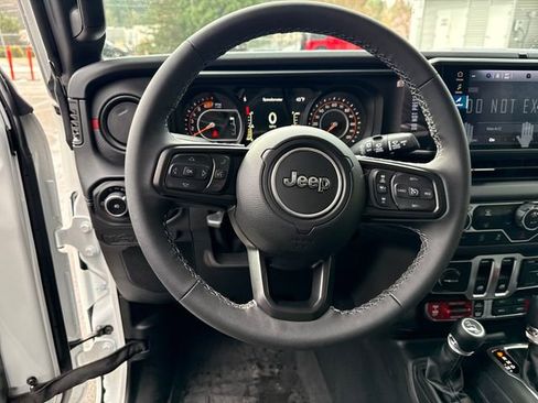 Used 2025 Jeep Wrangler Rubicon image 20