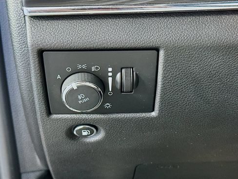 Used 2020 Jeep Grand Cherokee Limited AWD/4WD image 10