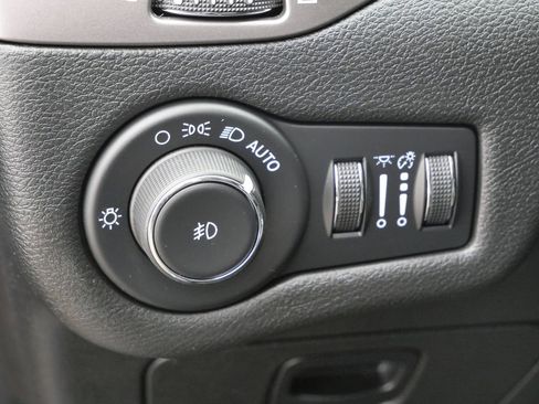 Used 2021 Jeep Cherokee Latitude Lux image 32