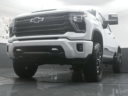 New 2026 Chevrolet Silverado 2500 High Country w/ High Country Premium Package AWD/4WD image 4
