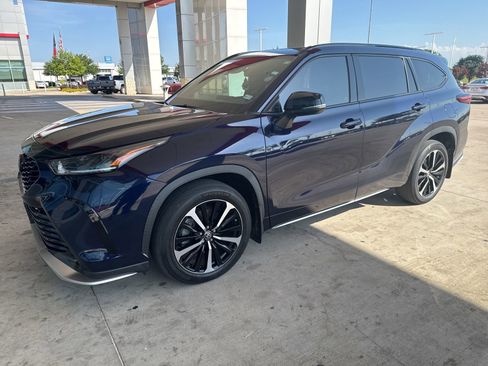 Used 2021 Toyota Highlander XSE AWD/4WD image 1