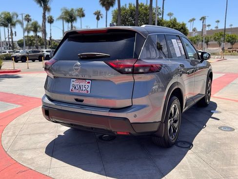 Certified 2025 Nissan Rogue SV w/ SV Premium Package FWD image 8