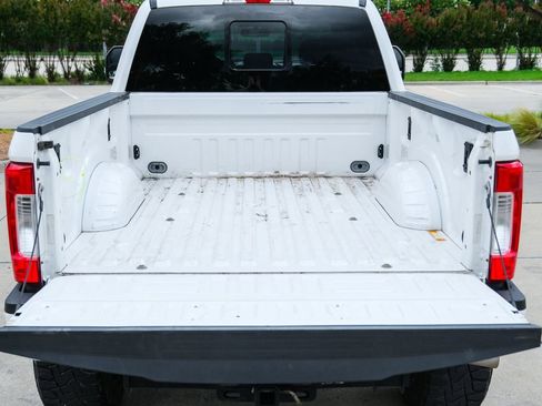 Used 2017 Ford F250 Lariat w/ FX4 Off-Road Package AWD/4WD image 32