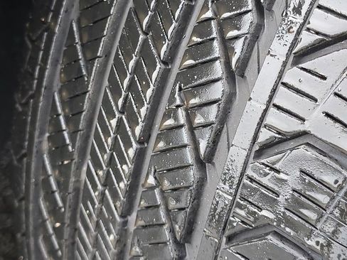 Used 2025 Mercedes-Benz GLC 300 4MATIC image 11