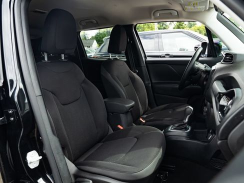 Used 2019 Jeep Renegade Altitude w/ Quick Order Package 2XM FWD image 24