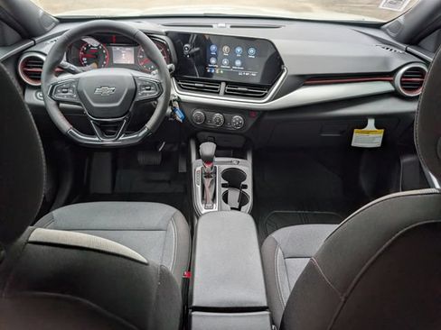 Used 2026 Chevrolet Trax RS w/ Sunroof Package FWD image 5