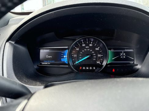 Used 2018 Ford Explorer XLT w/ Equipment Group 202A image 12