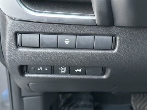 Certified 2025 Nissan Rogue SV image 24