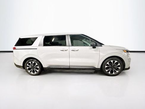 Used 2023 Kia Carnival EX FWD image 8