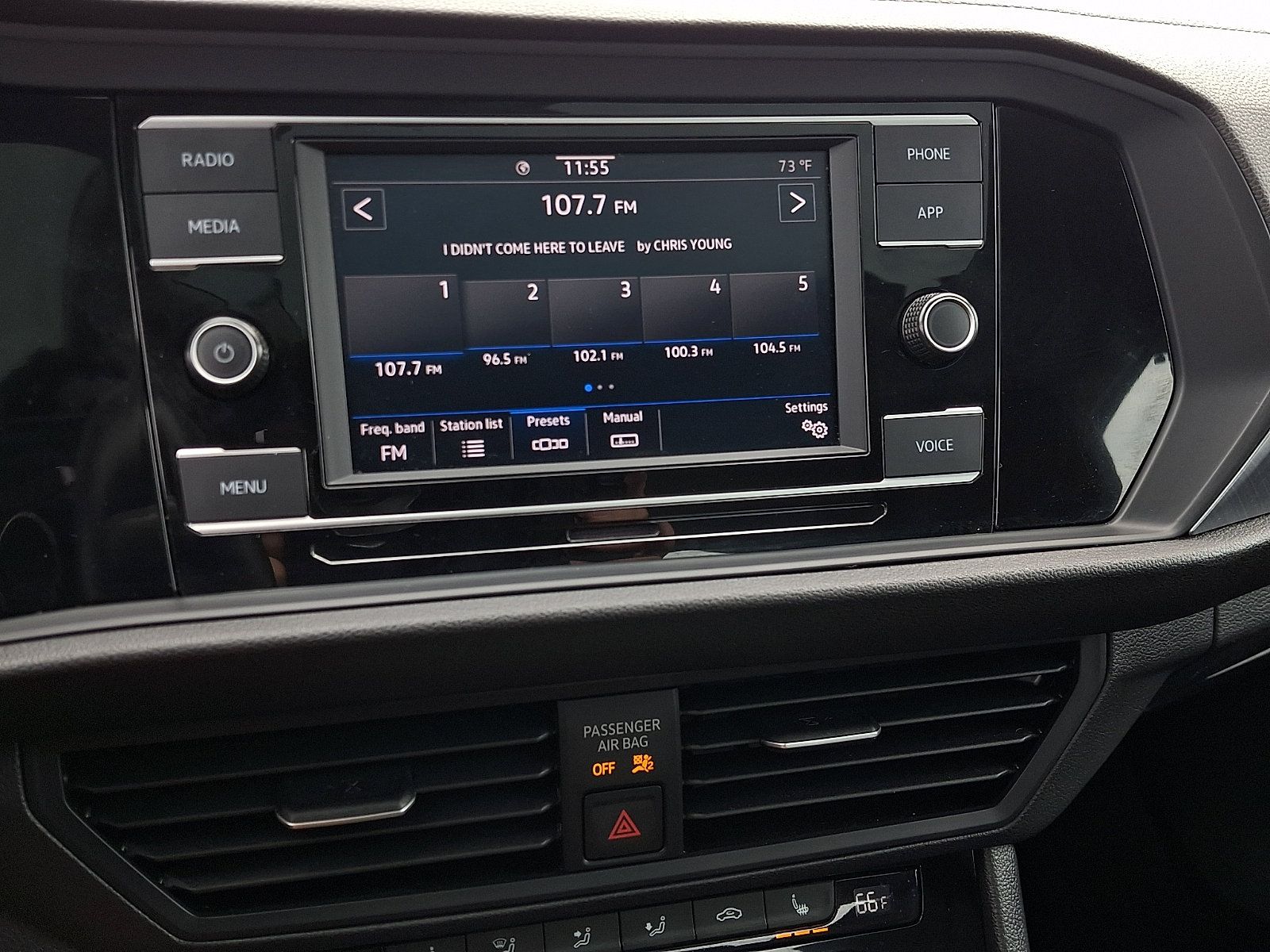 Used 2024 Volkswagen Jetta SE FWD image 17