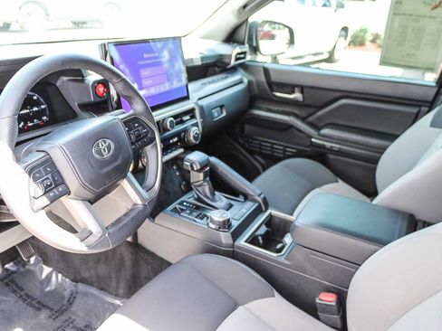 Certified 2024 Toyota Tacoma TRD Off-Road AWD/4WD image 19