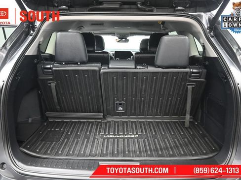 Used 2024 Toyota Highlander XLE AWD/4WD image 28