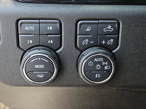 Used 2024 Chevrolet Silverado 1500 LTZ AWD/4WD image 17